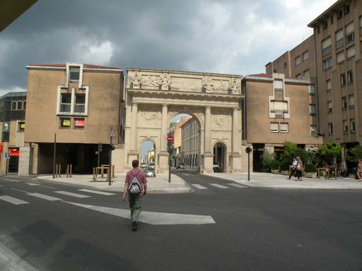  la porte Sainte-Catherine dans une belle lumière